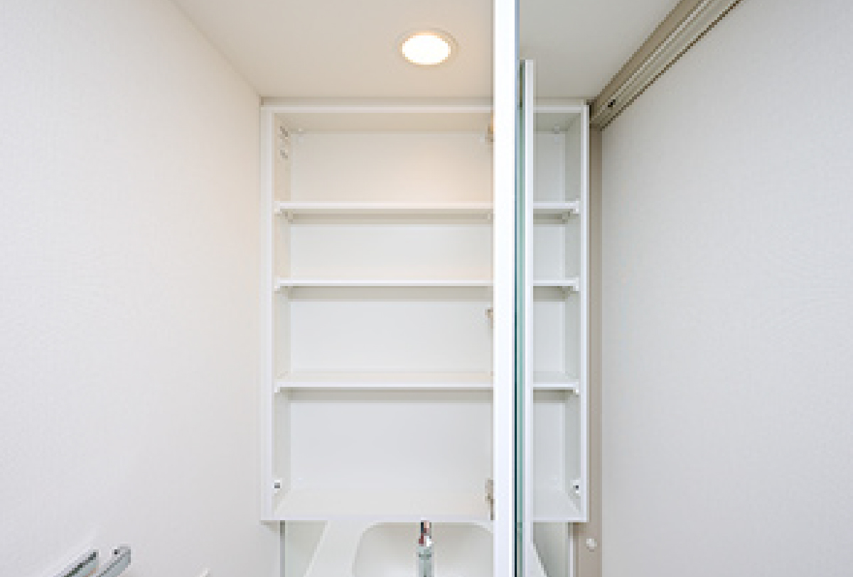 ミラー裏収納 化粧品や洗面用具収納スペース