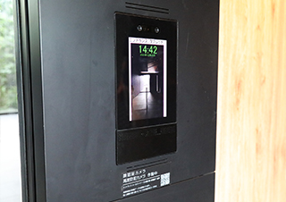 エントランス顔認証セキュリティ