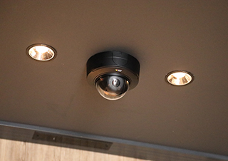 エントランス顔認証セキュリティ