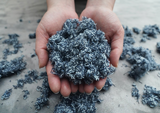 デニム生地の破砕後の状態