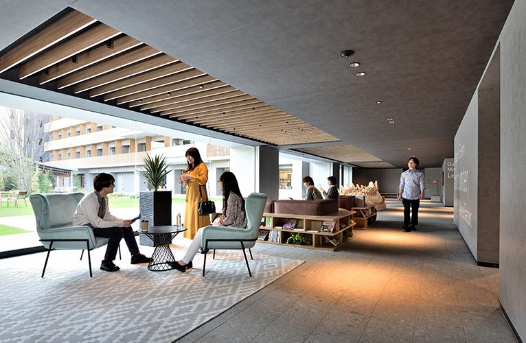 ニワサキ ラウンジ