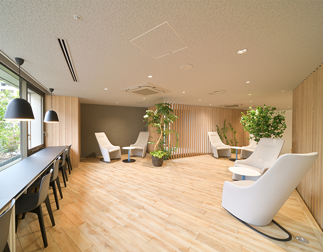 Private Lounge is for small groups or to concentrate in solitude.