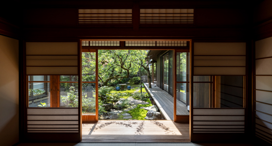 View of the garden from the main room ©Shigeo Ogawa