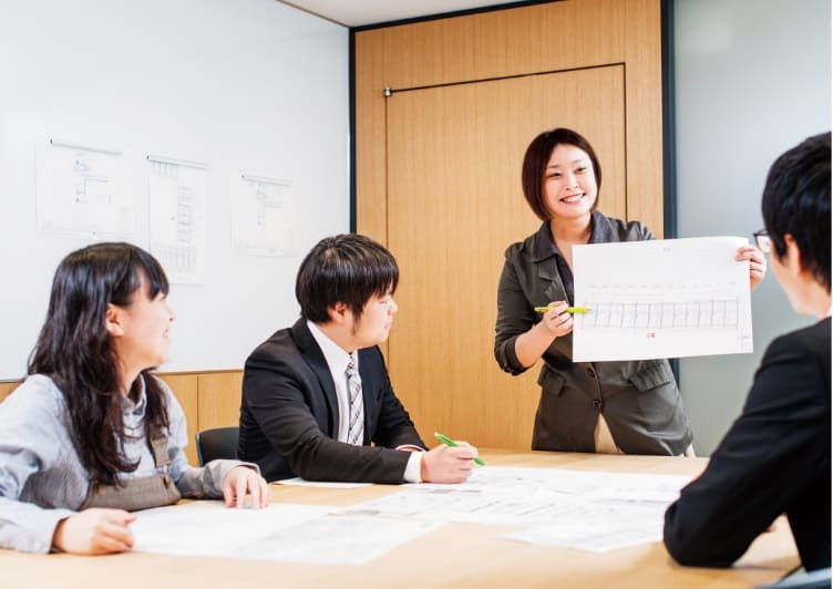 各案件の進捗状況や問題点などを報告する