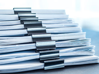 各種申請書、会議資料、点検報告書、人事資料など