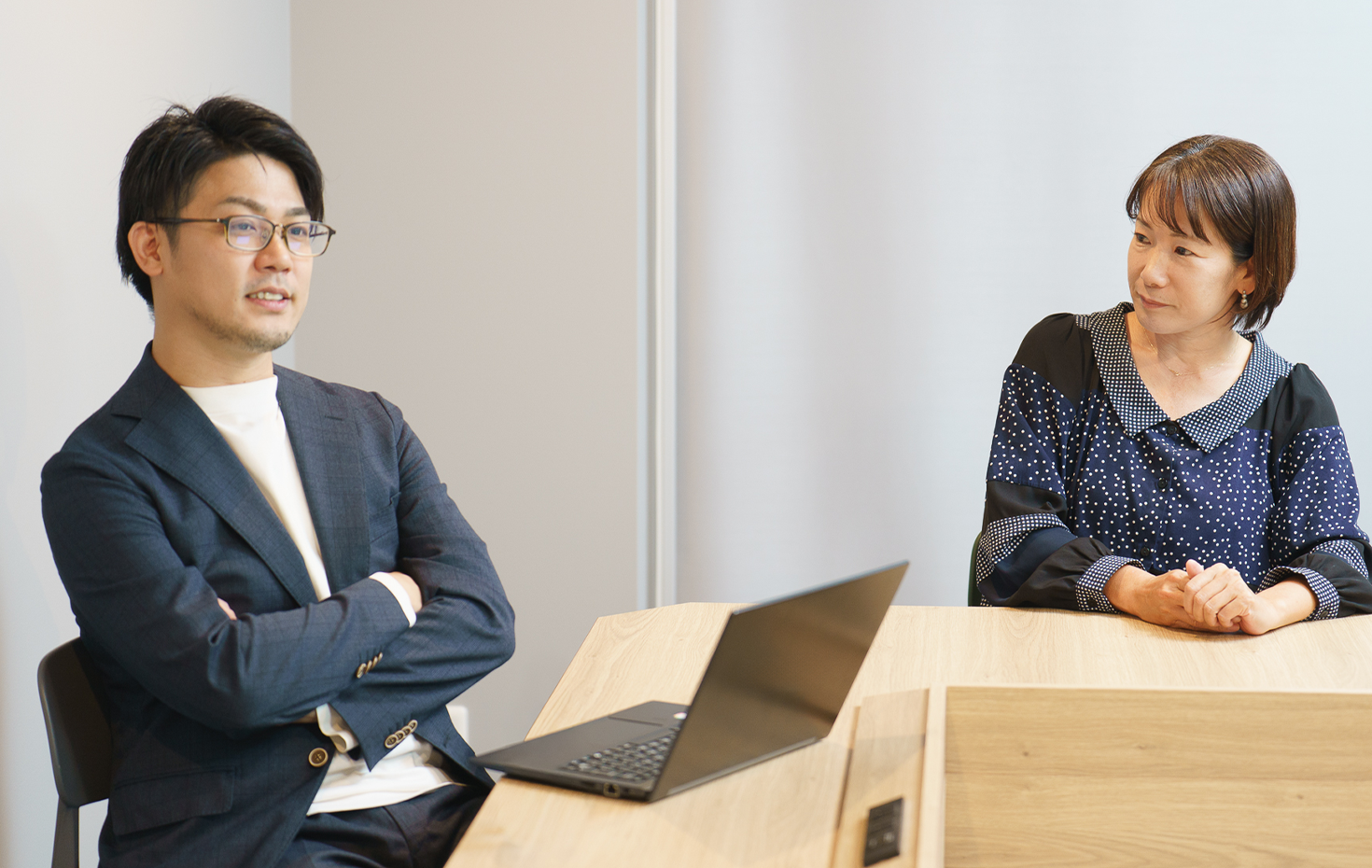 長谷工コーポレーションの小島智枝子氏とブレインスリープの松井大樹氏が快眠と住まいを語る対談