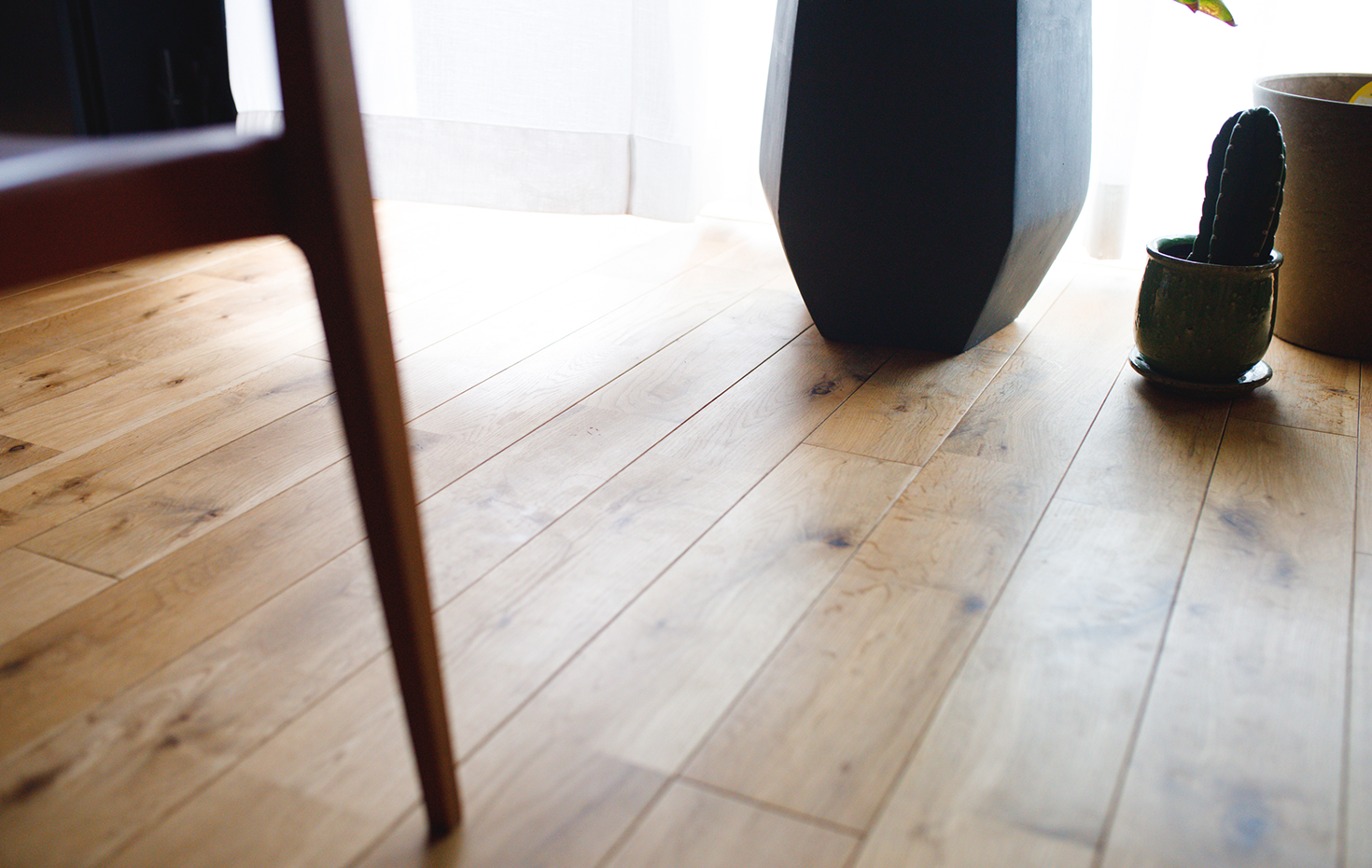 リビングの無垢床