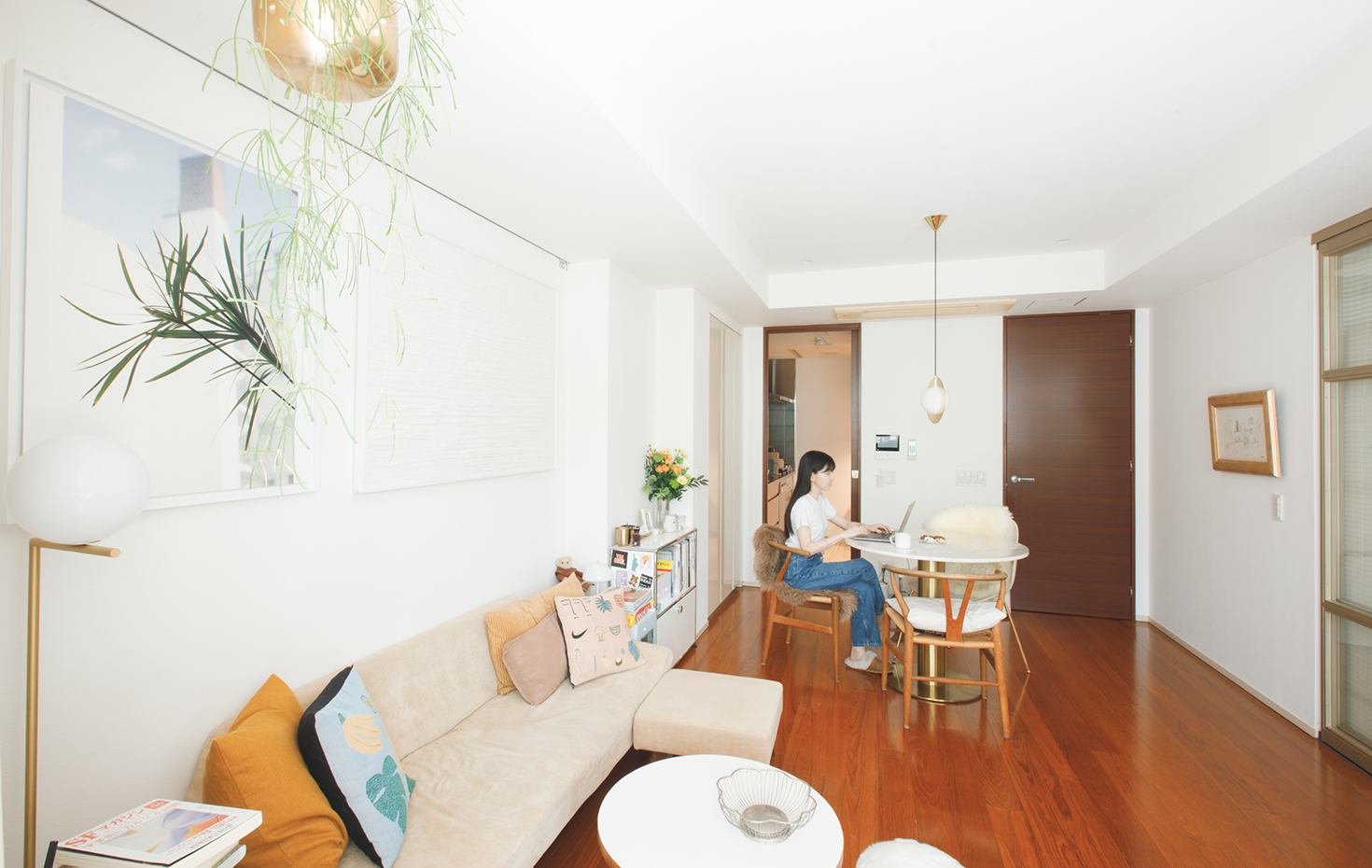 リモートワークはダイニングテーブルで行う