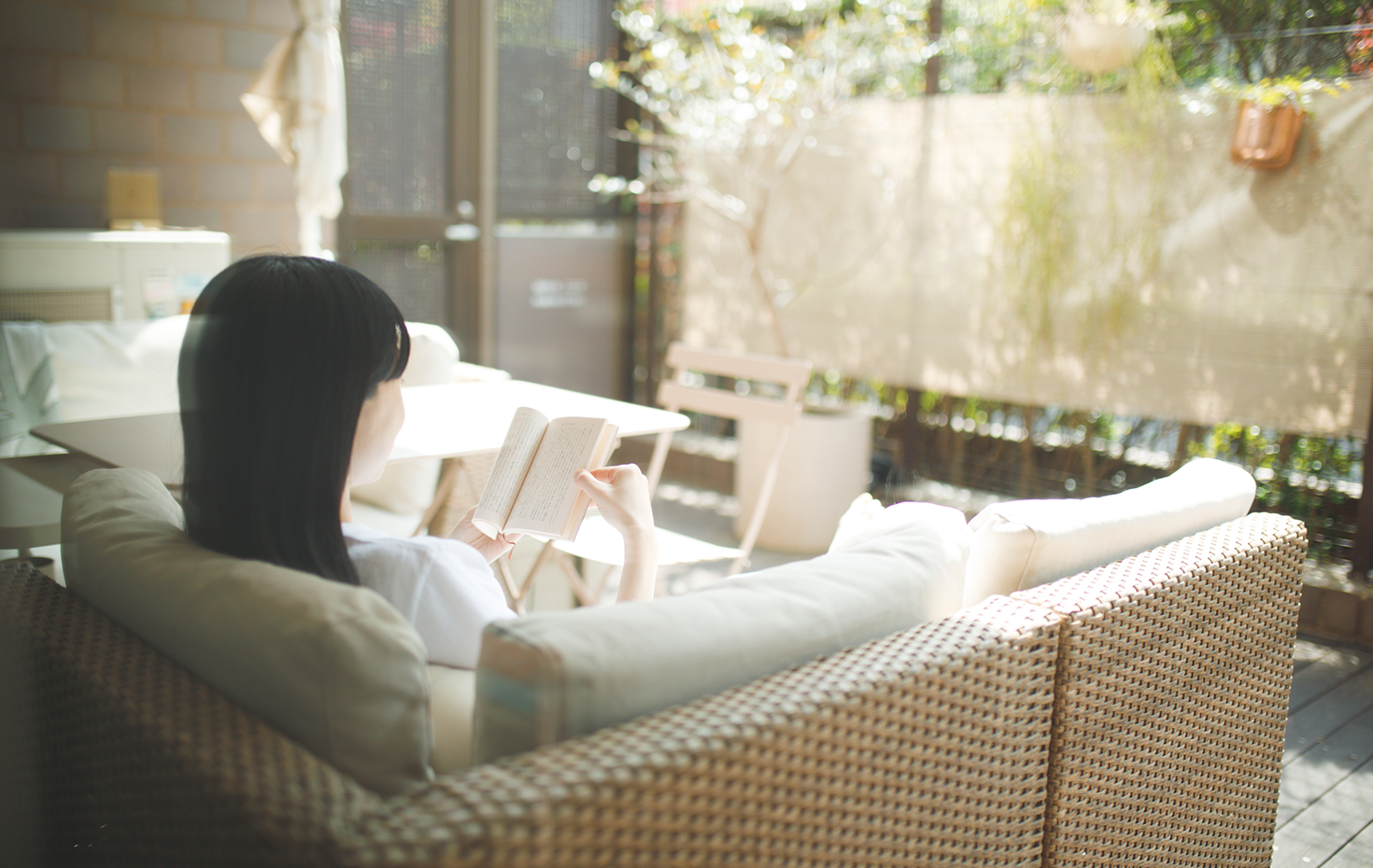 天気の良い日はテラスで読書