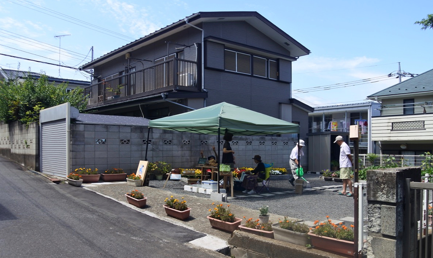 空き家を壊し、小さな広場を作った事例