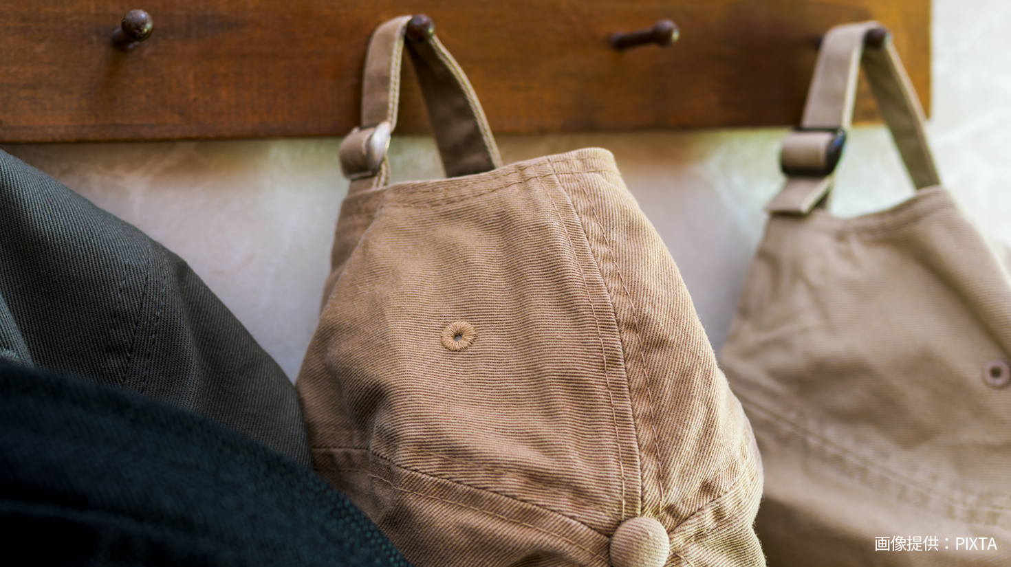 玄関の帽子掛け