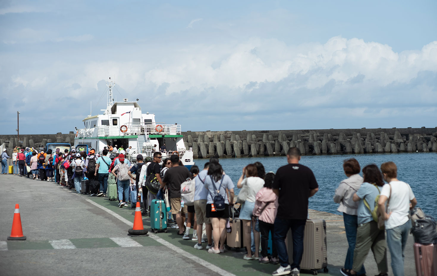 観光シーズンには月2万人前後の観光客が訪れる蘭嶼