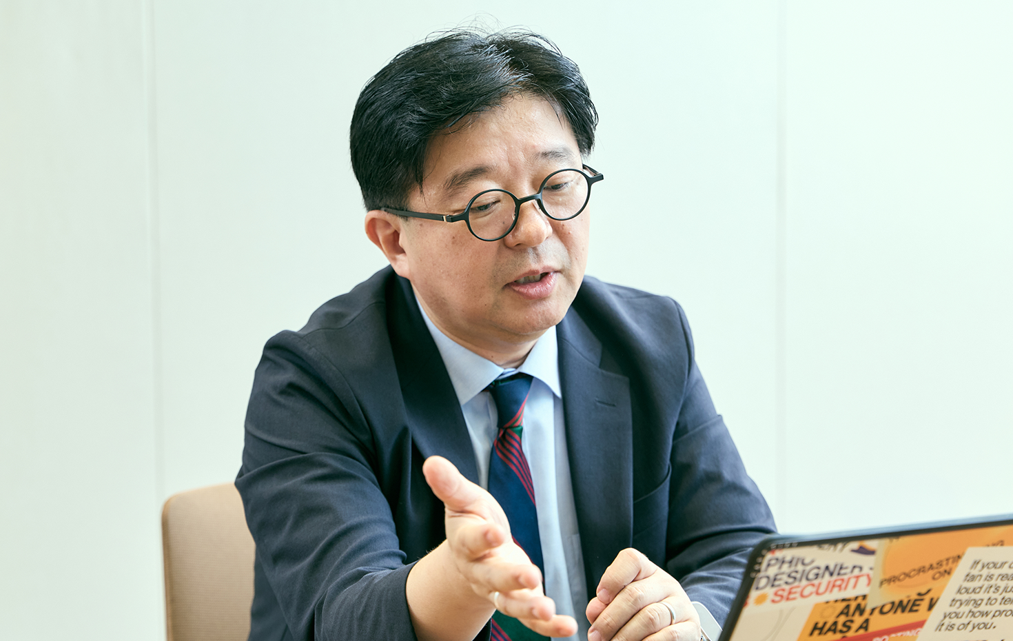 受け止め方の違いが「日本の支援策と韓国の規制策との分岐を生む」（金さん）と話す