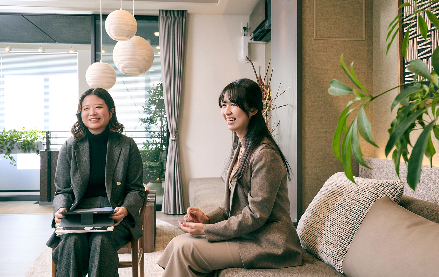 ルネグラン上石神井の魅力を解説する担当者の写真