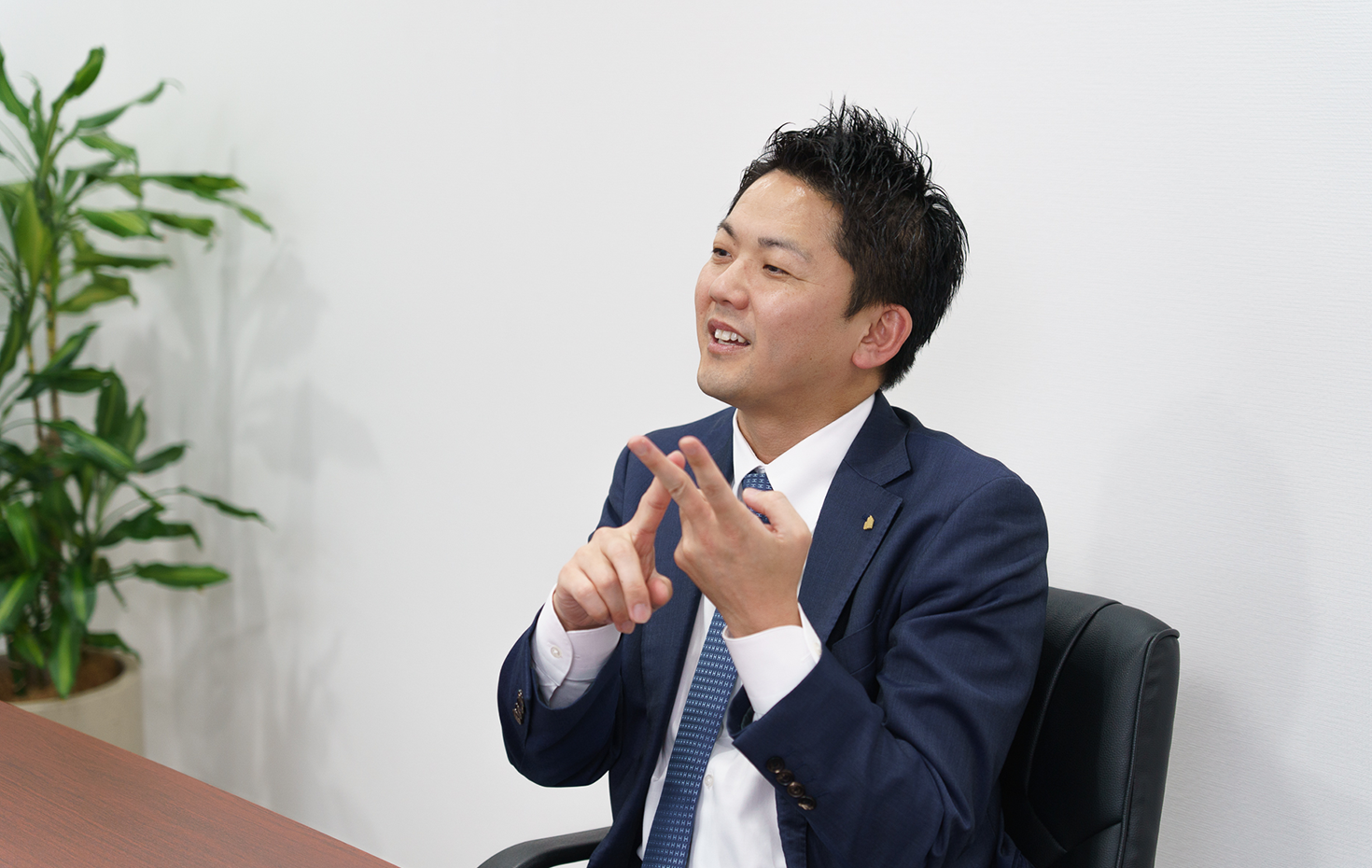 不動産会社を選ぶ際は「担当者の名刺に記載されている資格にも注目したい」と語る高田さん