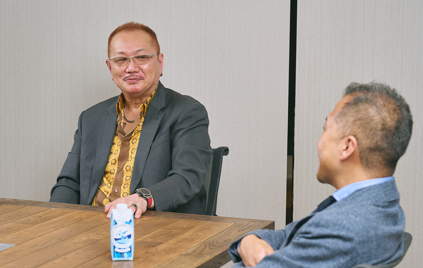 創作における苦労を語り合う夏原さんと新庄さん