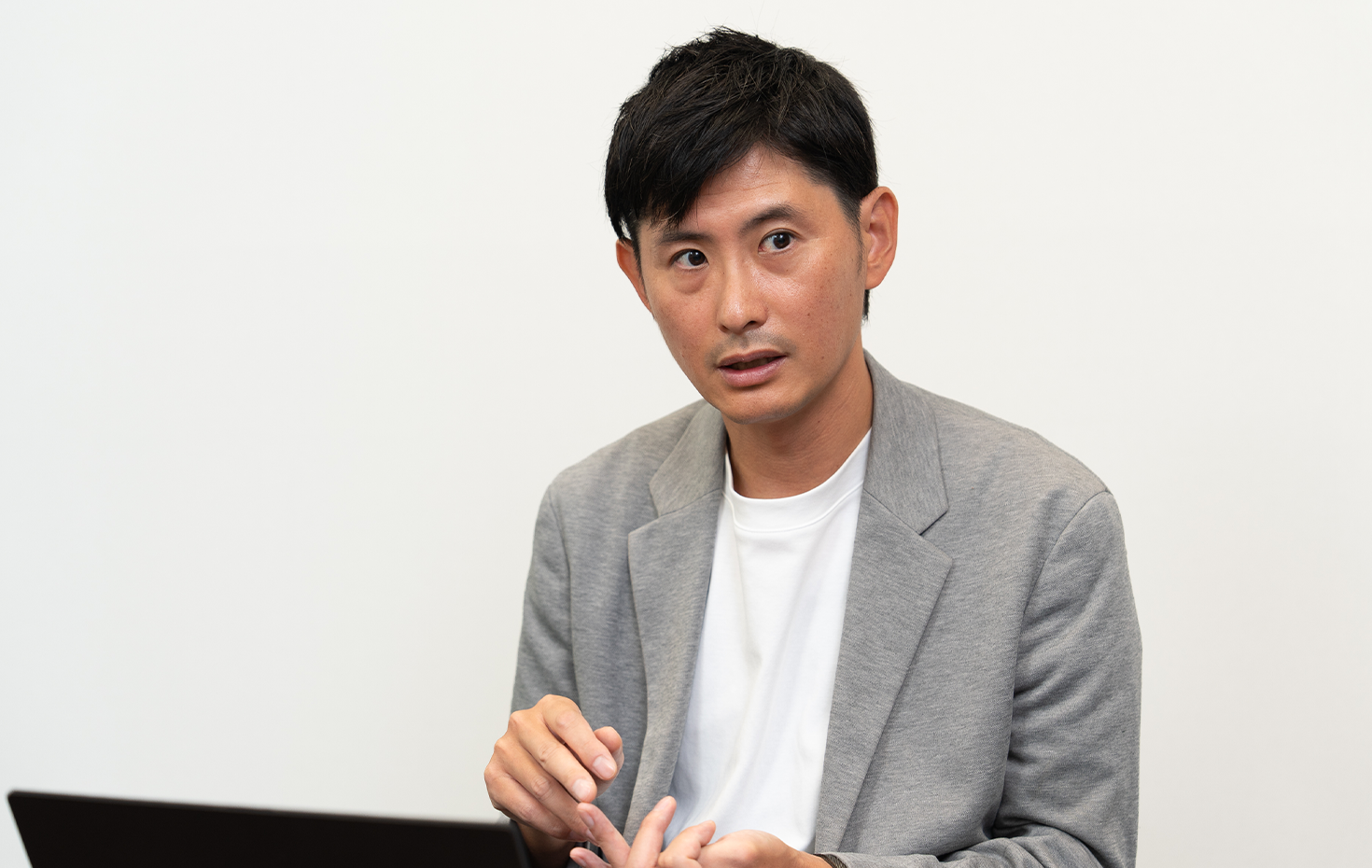 50〜60代を中心に、住み替えや相続した不動産の売却を希望する利用者が多いというTAQSIE。落合さんは「オンラインで担当者とやりとりできるため、仕事で時間があまり取れない方や相続などでなるべく手間を掛けずに売却したい方にも多く選ばれている」と話す