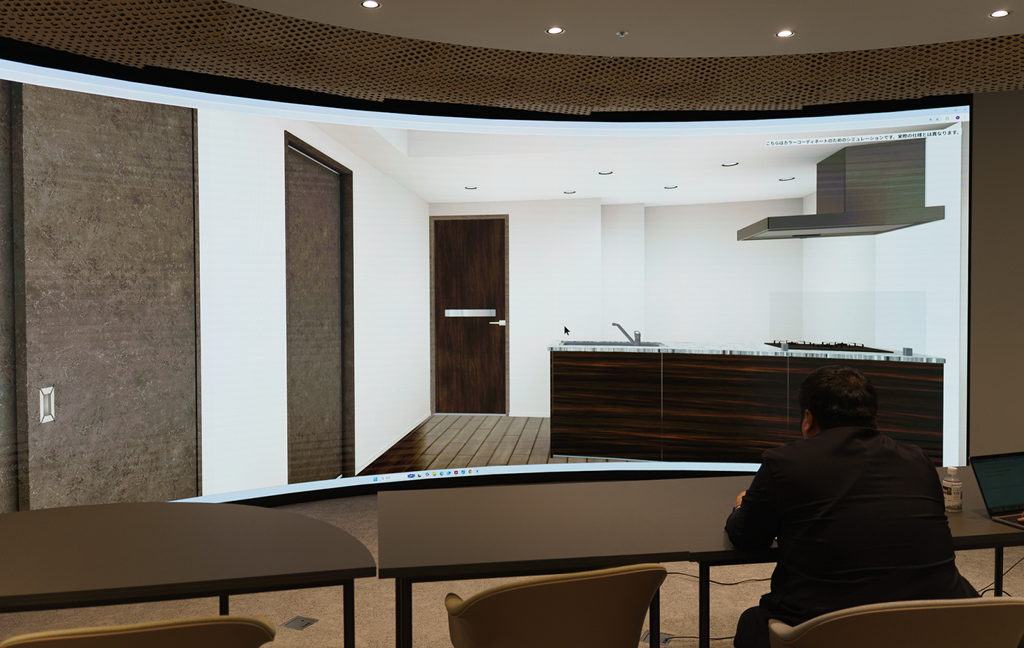 曲面型VRシアターのディスプレイ